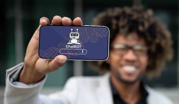 Quels sont les avantages de l'utilisation des chatbots dans les services d'urgence?